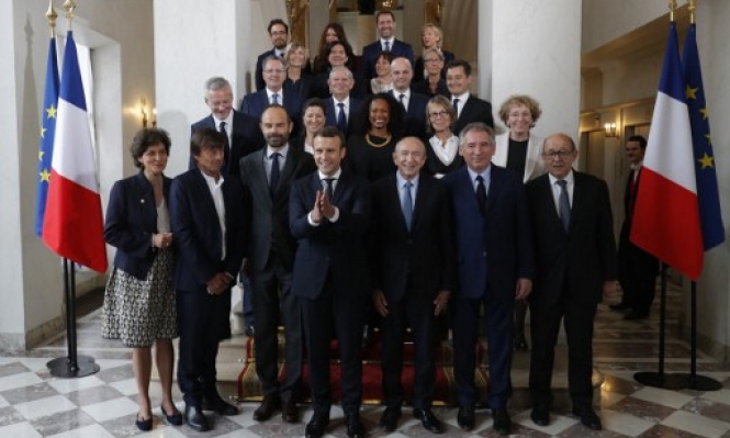 وزراء ينسحبون من الحكومة الفرنسية