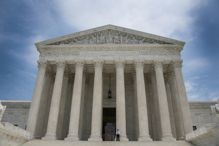 المحكمة الاميركية العليا تضع مزيدا من القيود على نزع الجنسية
