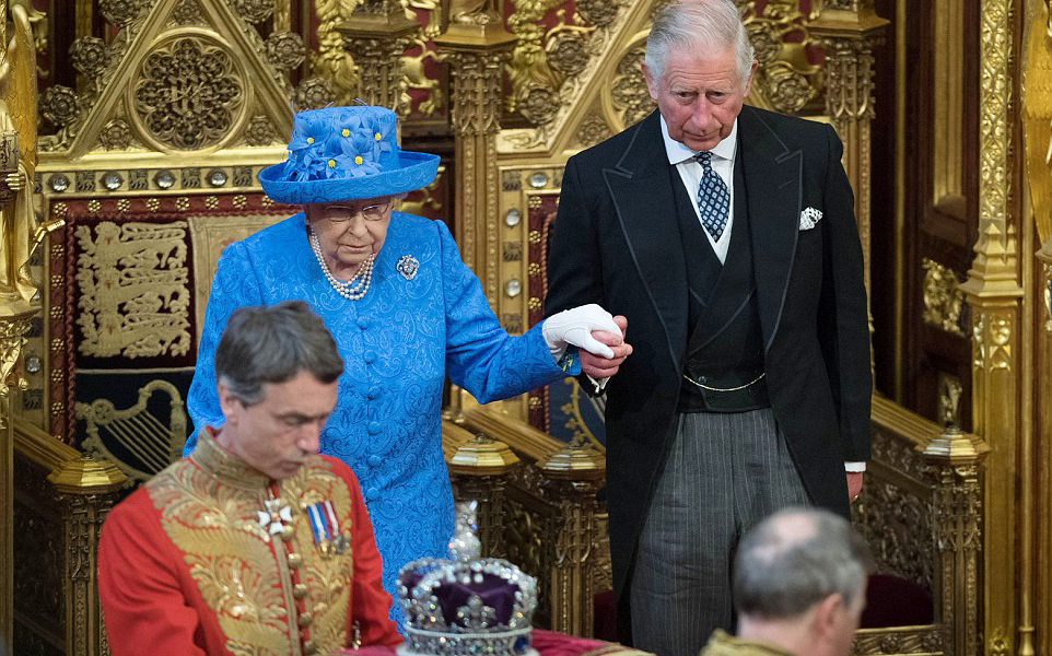 ملكة بريطانيا تفتتح دورة البرلمان