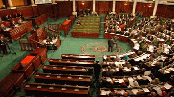 برلمان تونس يرجئ تعديل قانون يتيح تزويج قاصر بمغتصبها