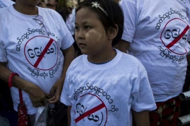 حكومة بورما تبرر اعتقال صحافيين غطوا نشاط متمردين