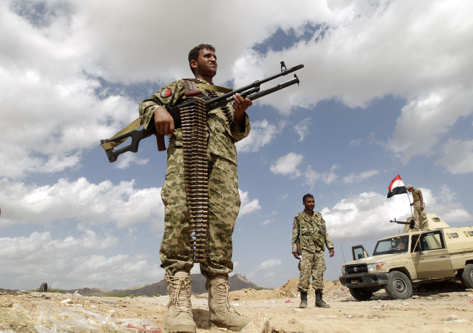 مقتل ثلاثة جنود يمنيين في هجوم مشتبه به للقاعدة