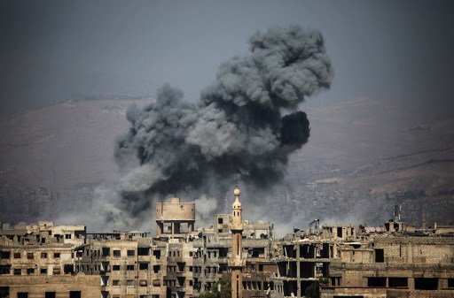 قصف عنيف لقوات النظام السوري قرب دمشق