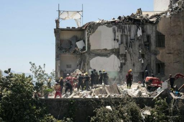 انتشال ثماني جثث من تحت أنقاض مبنى في إيطاليا