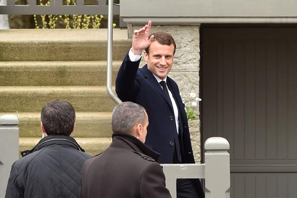 ماكرون يعرض خفض عدد البرلمانيين الفرنسيين بمعدل الثلث