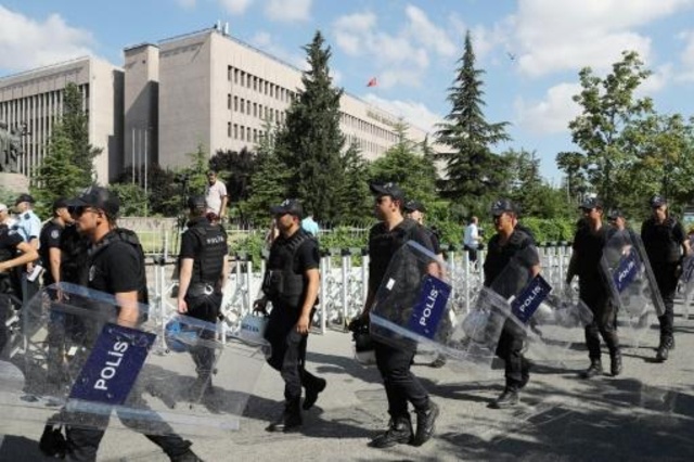 توقيف موظفين جامعيين بتركيا في إطار محاولة الانقلاب