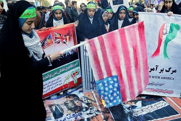 واشنطن تدعو طهران للإفراج عن جميع مواطنيها