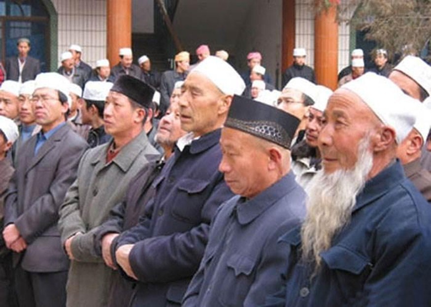 المسلمون الايغور في الصين يعانون في ظل 