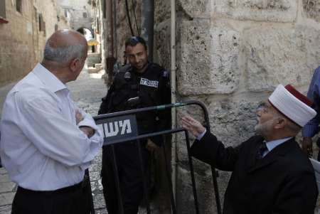 الشرطة الاسرائيلية تعتقل مفتي الديار المقدسة بعد هجوم القدس