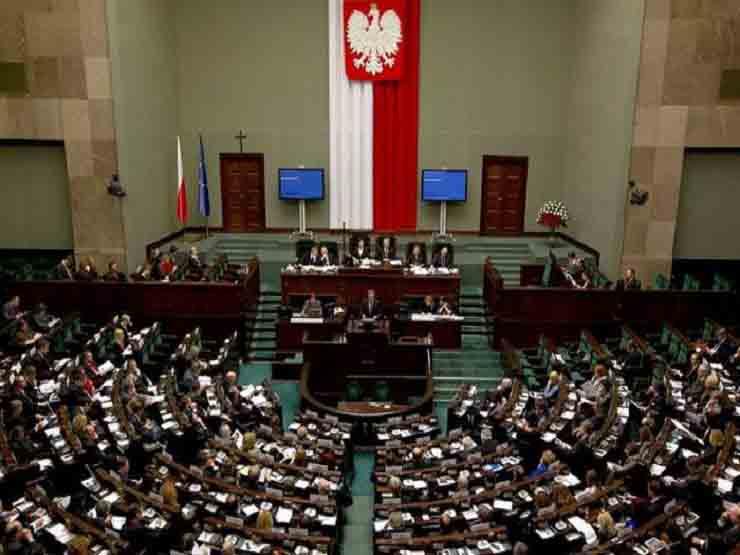 مجلس الشيوخ البولندي يقر تعديلًًا يعزز سلطة السياسيين على القضاء