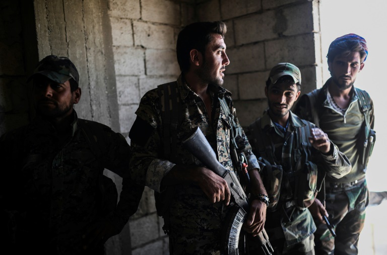 15 قتيلاً من فصائل تدعمها أنقرة في اشتباكات مع أكراد في شمال سوريا