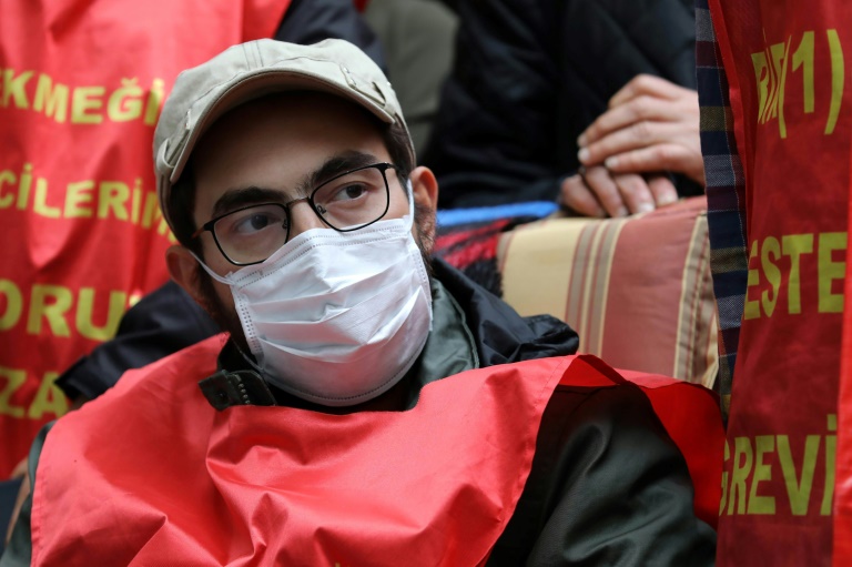 توقيف متظاهرين يؤيدون استاذين مضربين عن الطعام في تركيا