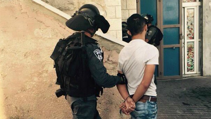 إسرائيل تعتقل عشرات الفلسطينيين في الضفة والقدس