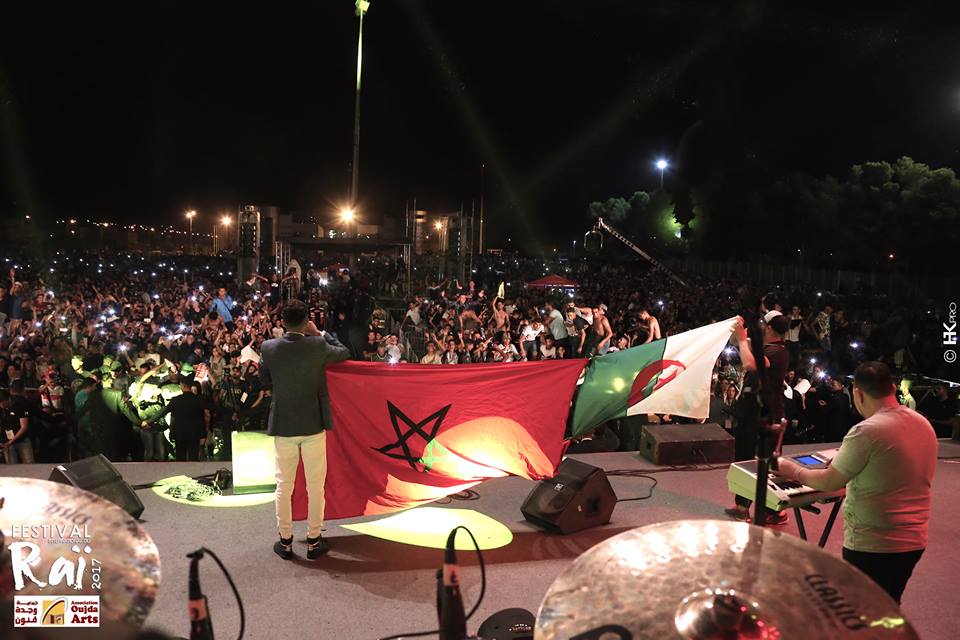عناق مغربي - جزائري في المهرجان الدولي لفن الراي بوجدة