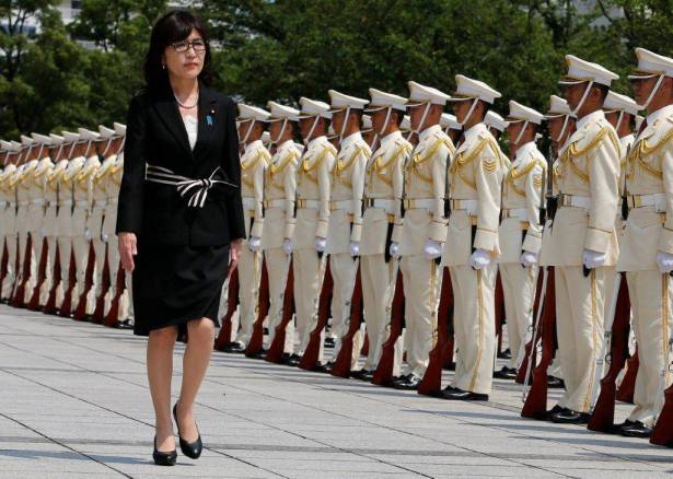 وزيرة الدفاع في اليابان ستقدم استقالتها الجمعة