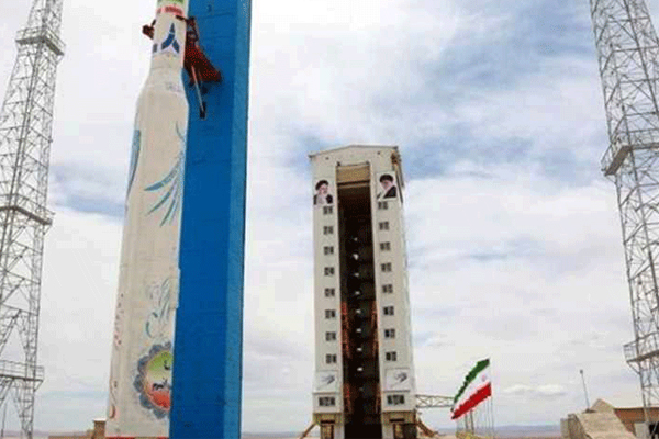 سيمرغ «الفارسي» في إجواء إيران «الإسلامية»