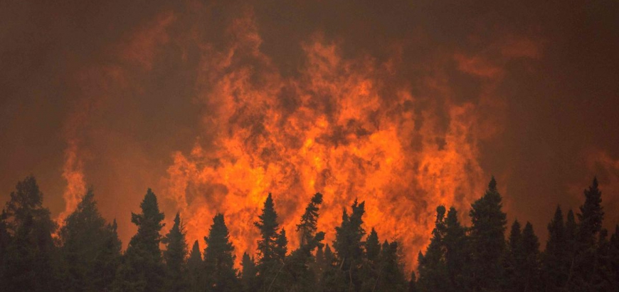 تمديد حال الطوارىء في غرب كندا بسبب حرائق الغابات