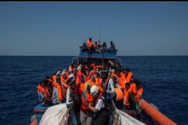أزمة المهاجرين: إيطاليا تقر إرسال قطع بحرية إلى ليبيا