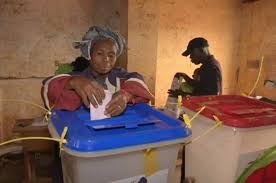 كينياتا متقدم مع بدء فرز الأصوات في انتخابات كينيا الرئاسية