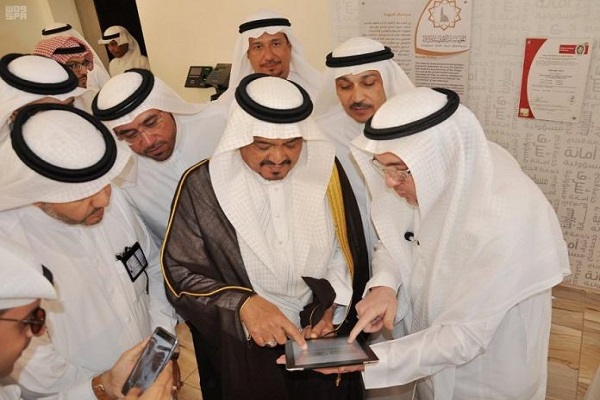 وزير الحج السسعودي خلال تدشين برنامج 