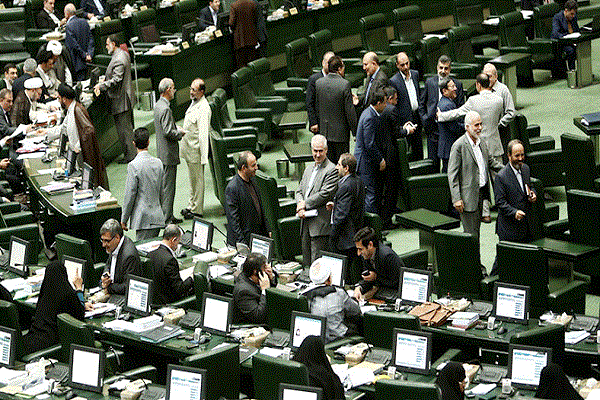 الشورى الإيراني يقرّ قانون مجابهة العقوبات