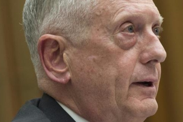 وزير الدفاع الأميركي يعبر عن دعمه لقائد القوات الأميركية في افغانستان