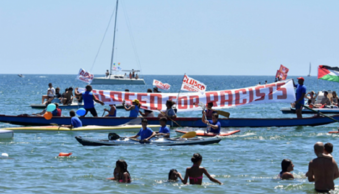 سفينة ناشطين مناهضين للهجرة تبحر بعد رفضها مساعدة منظمة