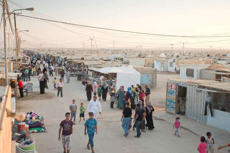 مساعدة أردنيين على إسكان سوريين يخفف معاناتهم