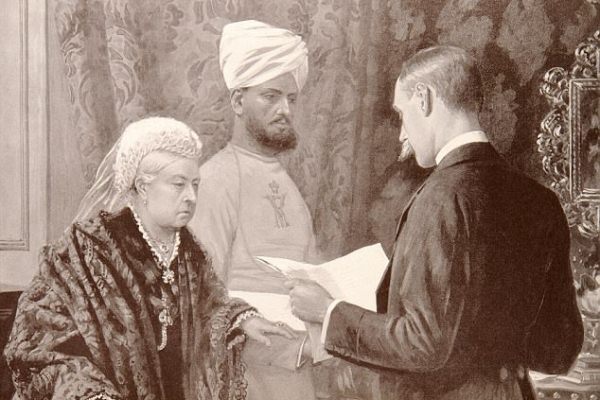 علاقة حميمة كانت تربط الملكة فكتوريا بخادمها عبد الكريم