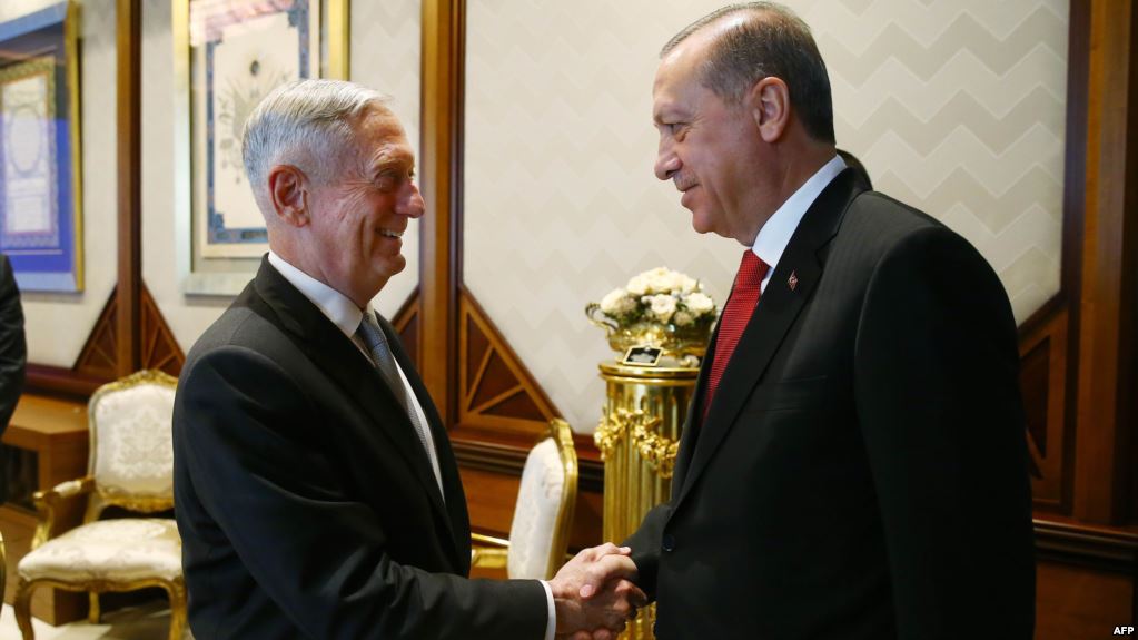اردوغان يعبر لماتيس عن انزعاجه من دعم واشنطن للاكراد
