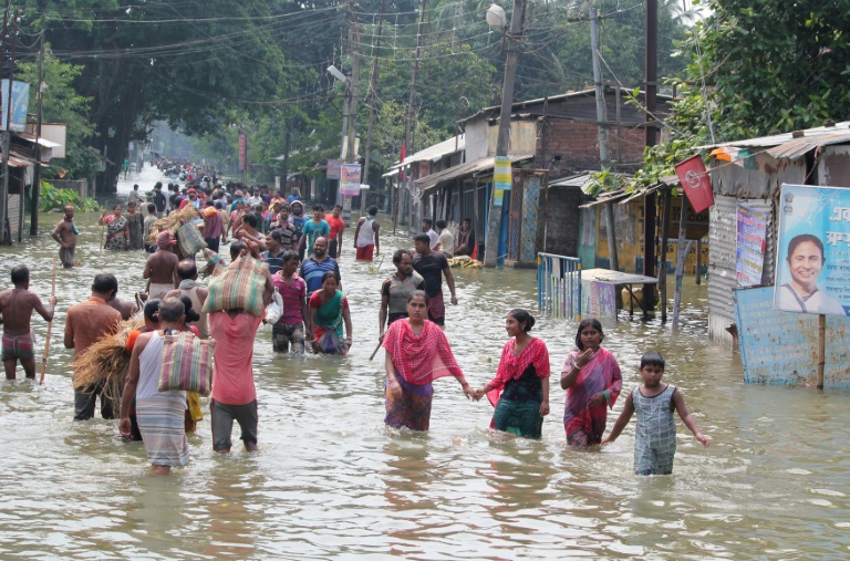 أكثر من 750 قتيلا جراء الفيضانات في جنوب آسيا