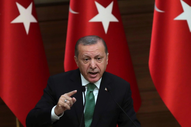 أردوغان يتوعد بافشال اقامة 