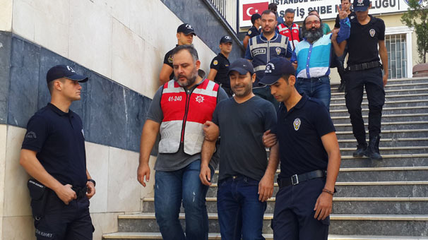 تركيا تقرر احتجاز تسعة صحافيين بتهمة 