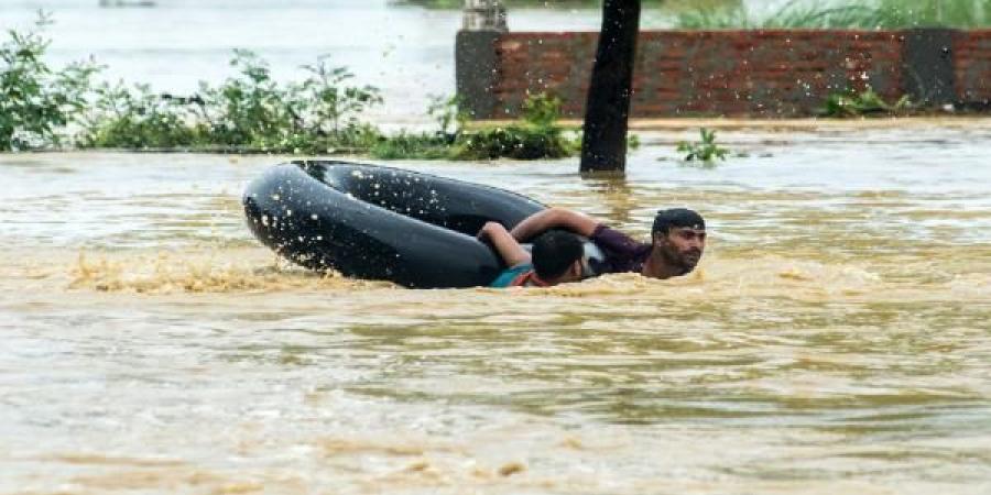 نحو 600 قتيل جراء الفيضانات في جنوب آسيا