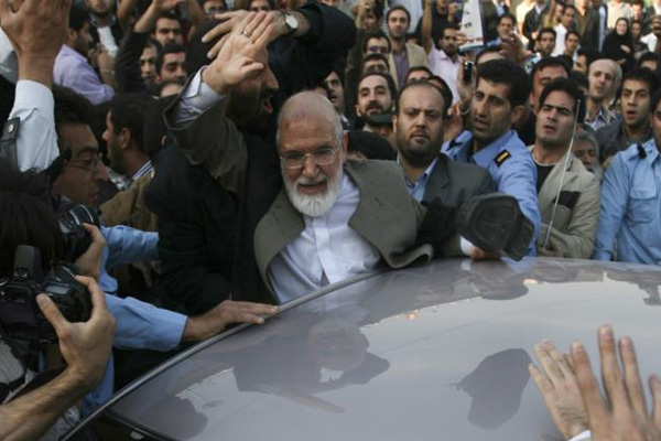 المعارض الايراني مهدي كروبي ينهي اضرابه عن الطعام