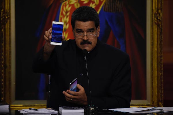 مادورو يستنجد بالفاتيكان: أبعدوا عنا الغزو الأميركي!