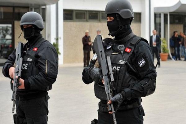 الداخلية التونسية تطلب المساعدة لاعتقال 12 