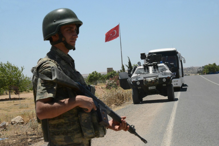 القوات التركية تقتل إرهابيا وتعتقل أربعة آخرين 