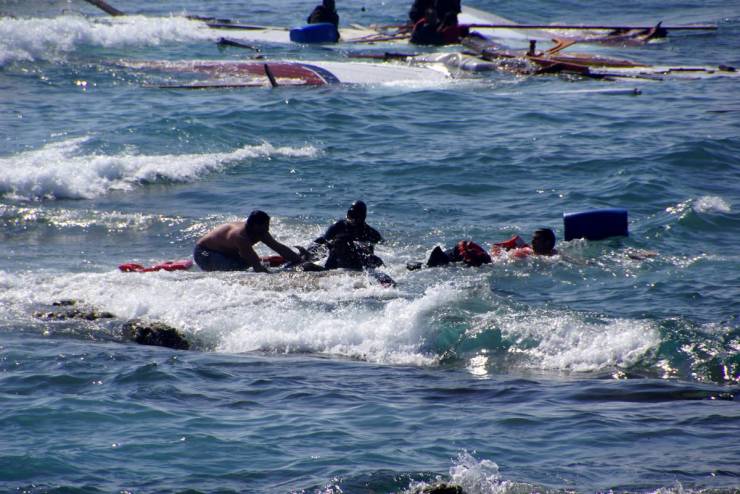 مقتل 10 وفقدان أثر آخرين جراء غرق قارب بالبرازيل