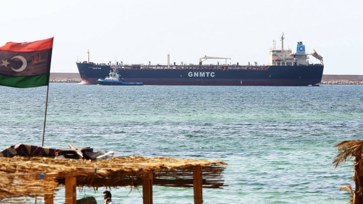 البحرية الليبية تعترض ناقلة نفط وتعتقل طاقمها الفيليبيني