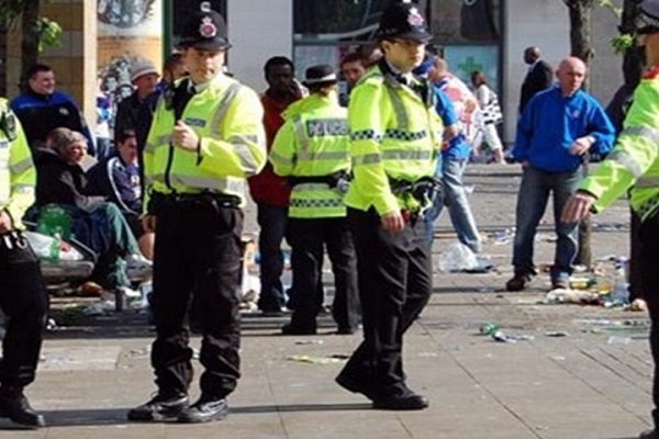 اعتقال رجل هاجم شرطيين أمام قصر باكينغهام في لندن