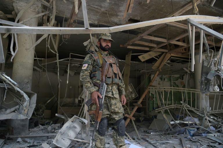 خمسة قتلى في هجوم انتحاري تبنته طالبان أمام مصرف في كابول
