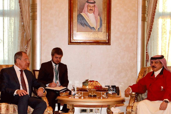 عاهل البحرين يحادث وزير خارجية روسيا