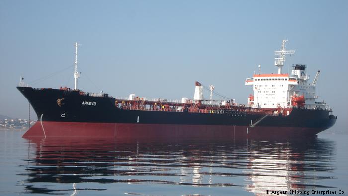 القبض على سفينتين اجنبيتين قبالة ساحل ليبيا الغربي
