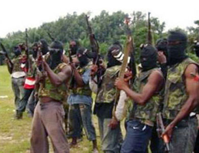 مجهولون يقتلون اربعة عسكريين ومدنيا بنيجيريا