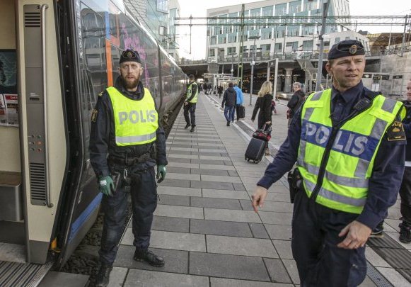 طعن شرطي في وسط ستوكهولم وتوقيف مشتبه به