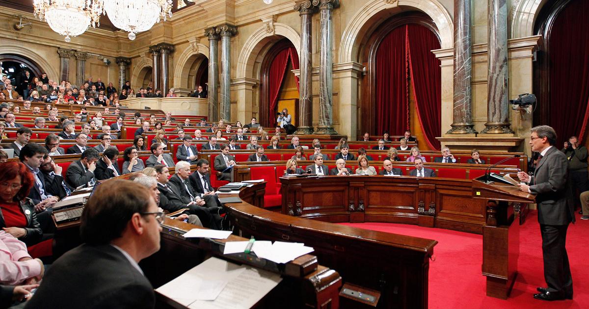 برلمان كاتالونيا يتبنى قانونا لاستفتاء حول تقرير المصير