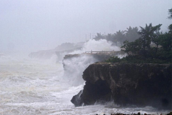 إعصار «إرما» يقترب من فلوريدا.. وترمب يعلن الطوارئ