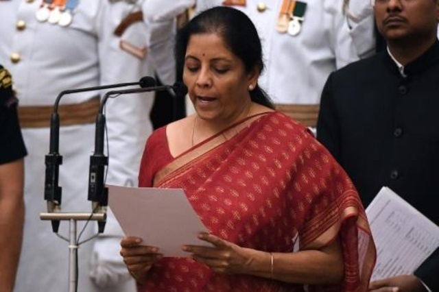 الهند تعيّن أول وزيرة للدفاع في تاريخها