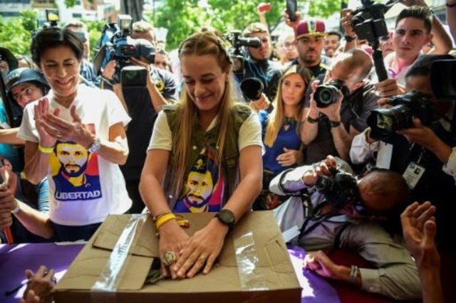 كراكاس تندد بدعم باريس ومدريد لمعارضة فنزويلية